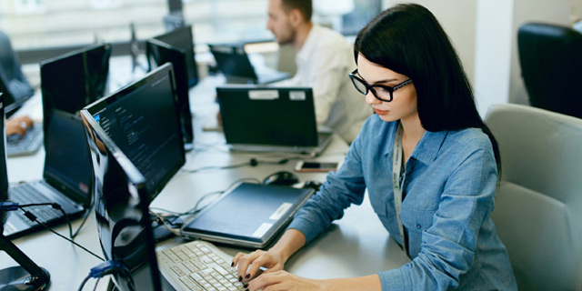 Perfiles especializados en IA empresas 2025