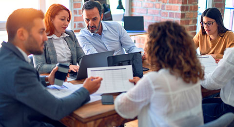 Promocin interna vs. fichajes externos: un proceso que divide a las empresas