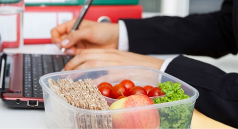 La comida a domicilio declara la guerra al tupperware en las oficinas espaolas