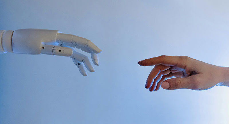 manos robot humano